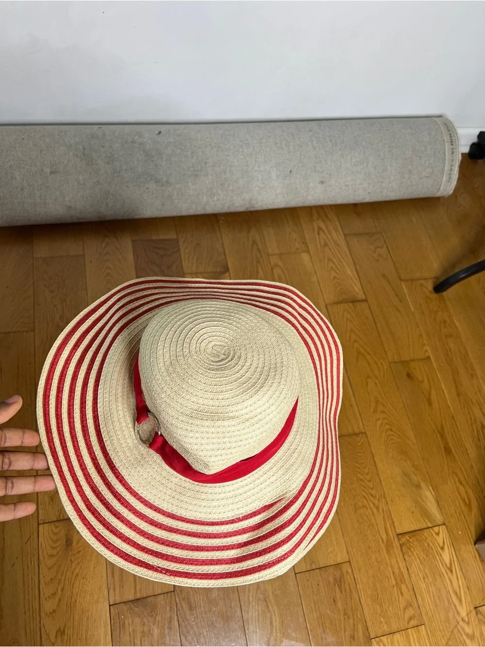 Vintage Red and Cream Wide-Brim Sun Hat - Picture 4 of 6